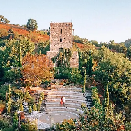 Marcheamore - La Roccaccia Relax, Art & Nature Villa